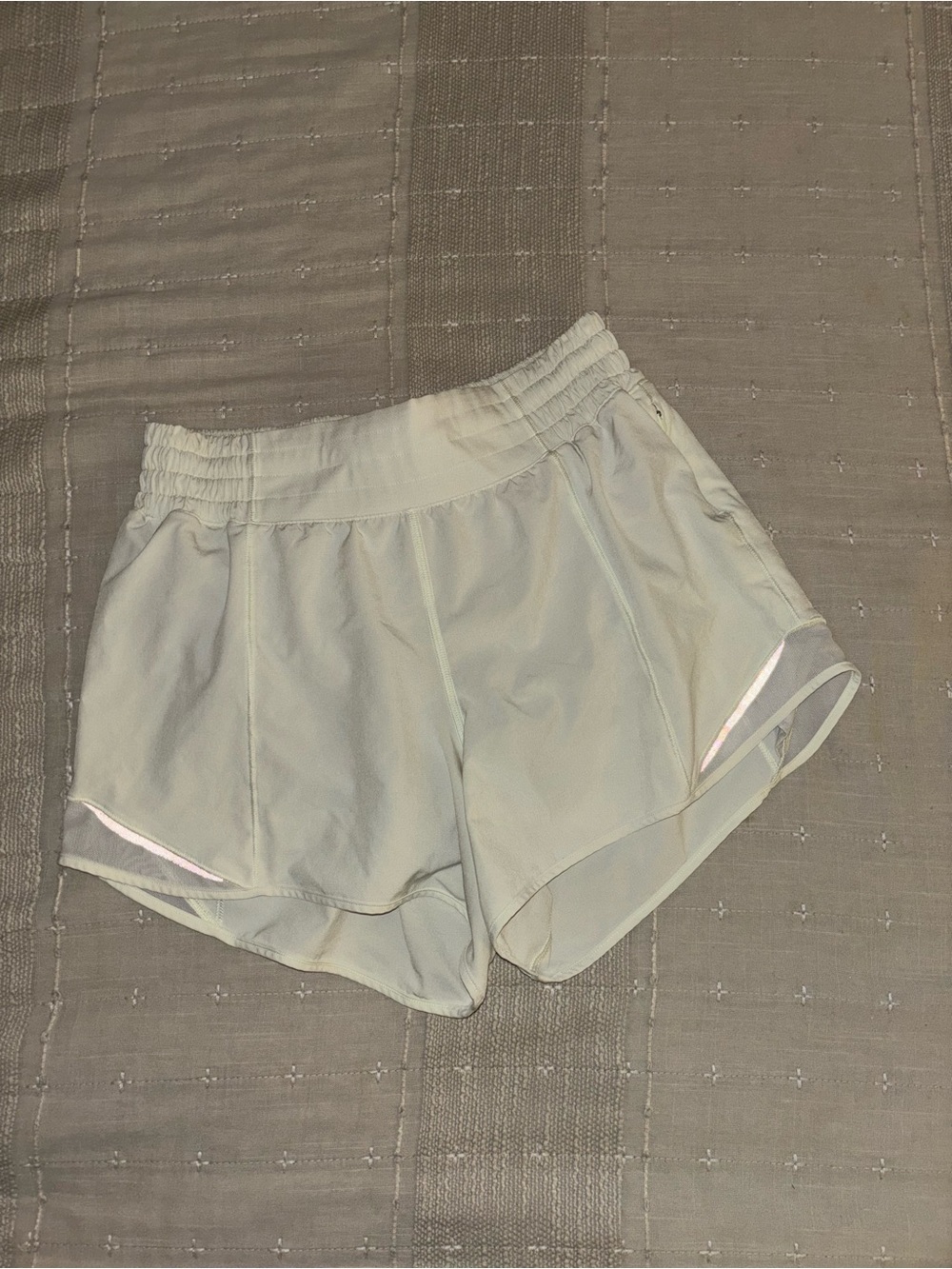 lululemon athletica women's cream athletic shorts with reflective trim